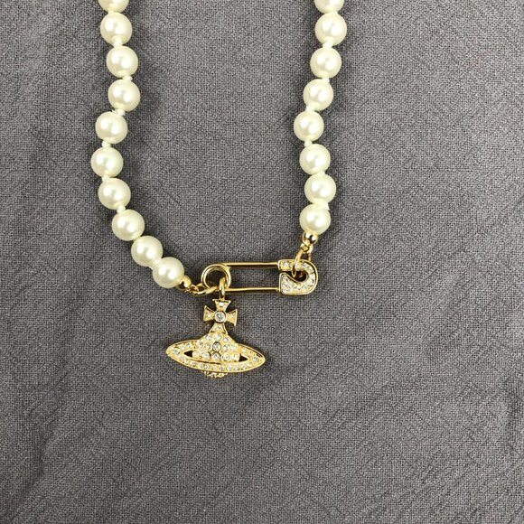 💎Vivienne Westwood Gold Safety Pin Pearl Necklace💎 - Picture 10 of 11